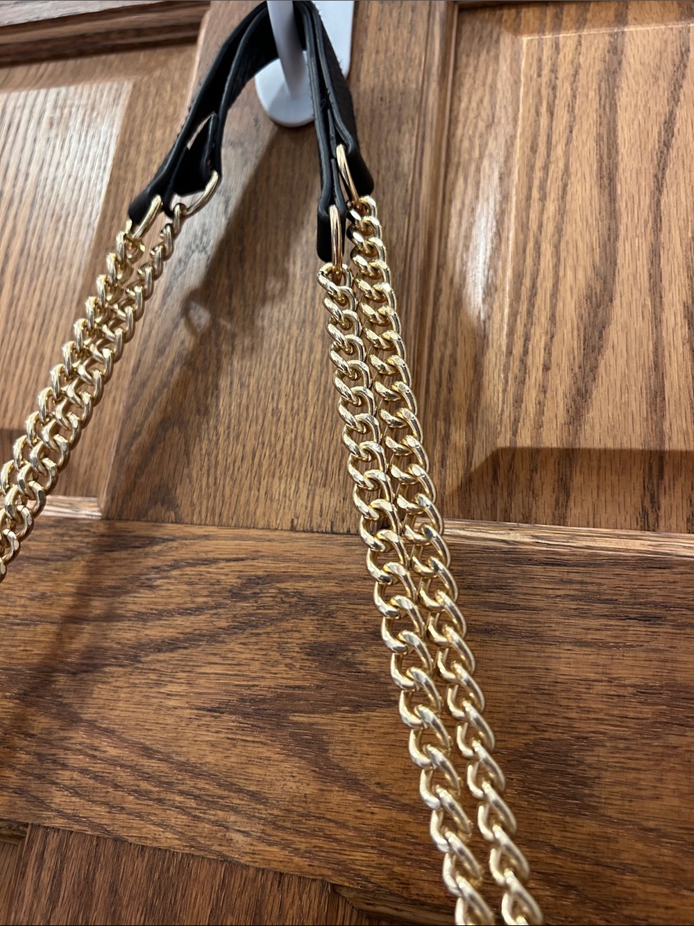 Enzo Angiolini Black Shoulder Bag with Gold Chain Strap image 5